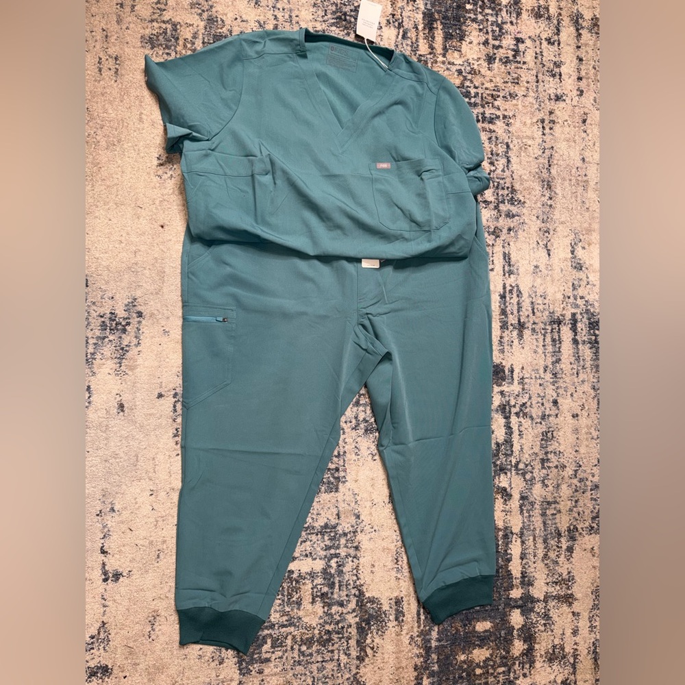 FIGS PLUS SIZE COLLECTION ✨ $START SCRUB DEALS XXL – 6XL AVAILABLE - Picture 4 of 16